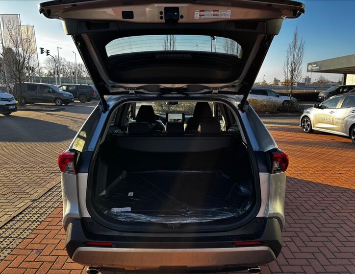 Toyota RAV4 SUV / Terénní 2,5 l 163 kw