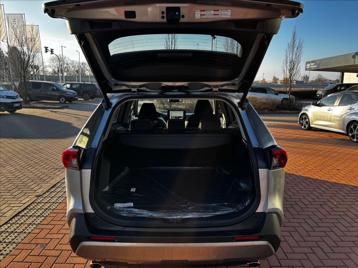 Toyota RAV4 SUV / Terénní 2,5 l 163 kw