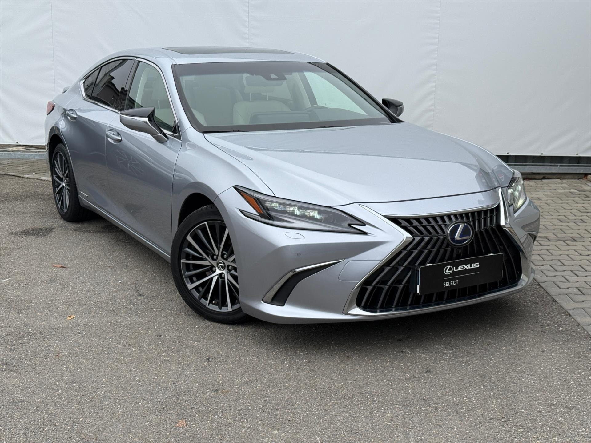 Lexus ES 300h Sedan / Limuzína 2,5 l 131 kw
