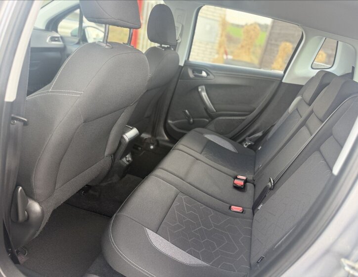 Peugeot 2008 SUV / Terénní 1,2 l 81 kw