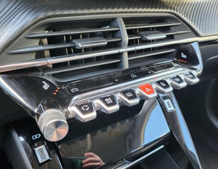 Peugeot 208 Hatchback 1,2 l 74 kw