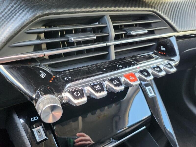 Peugeot 208 Hatchback 1,2 l 74 kw