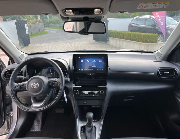 Toyota Yaris Cross 18