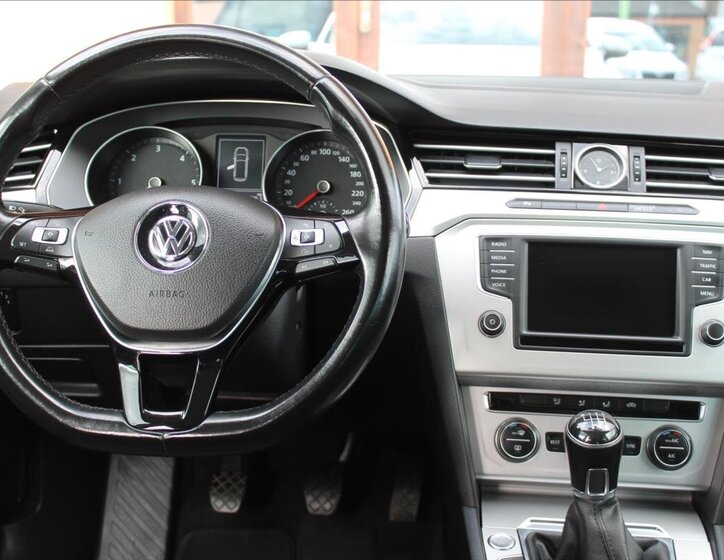 Volkswagen Passat 10