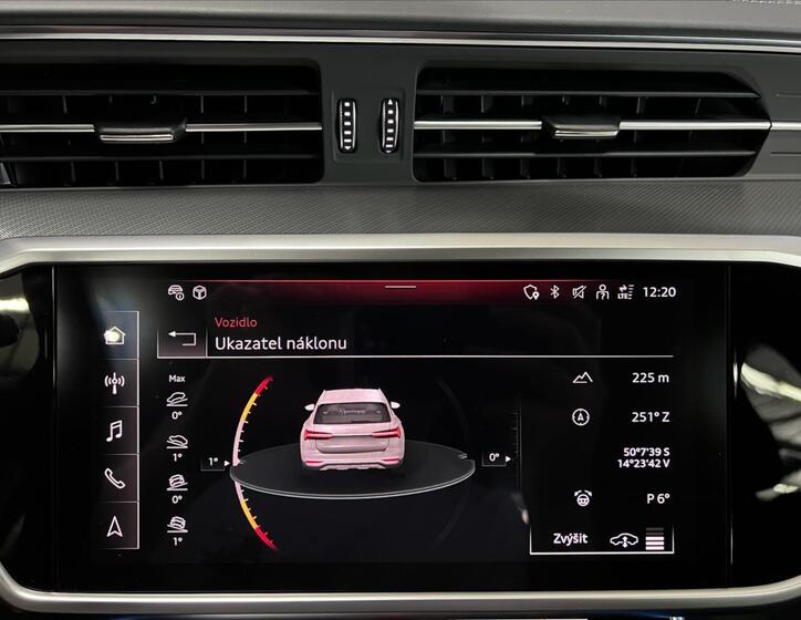 Land Rover Defender 25