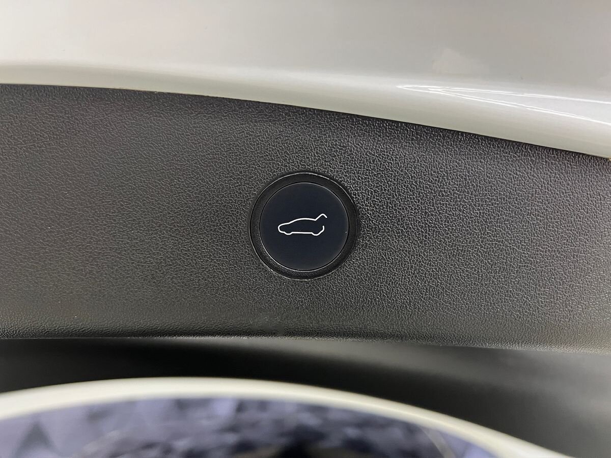 Tesla Model 3 Sedan / Limuzína 0,0 239 kw