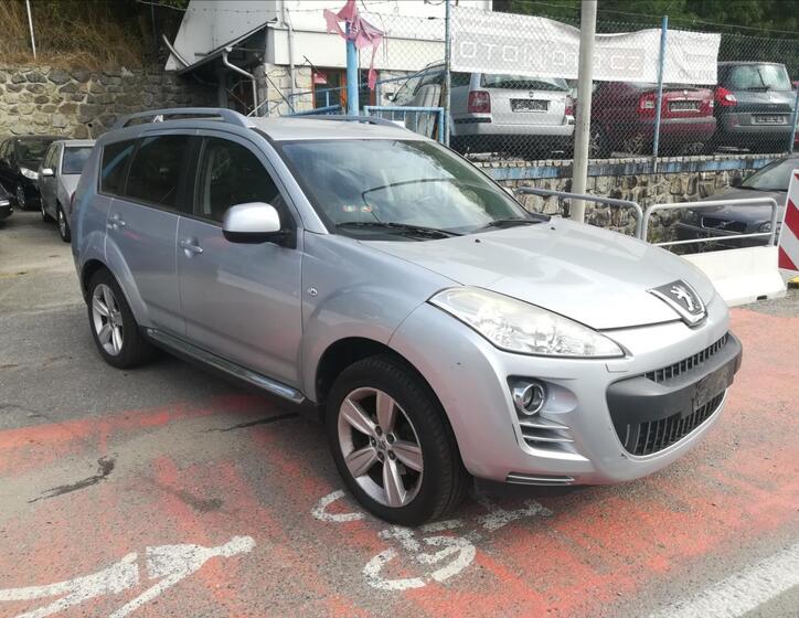 Peugeot 4007 16