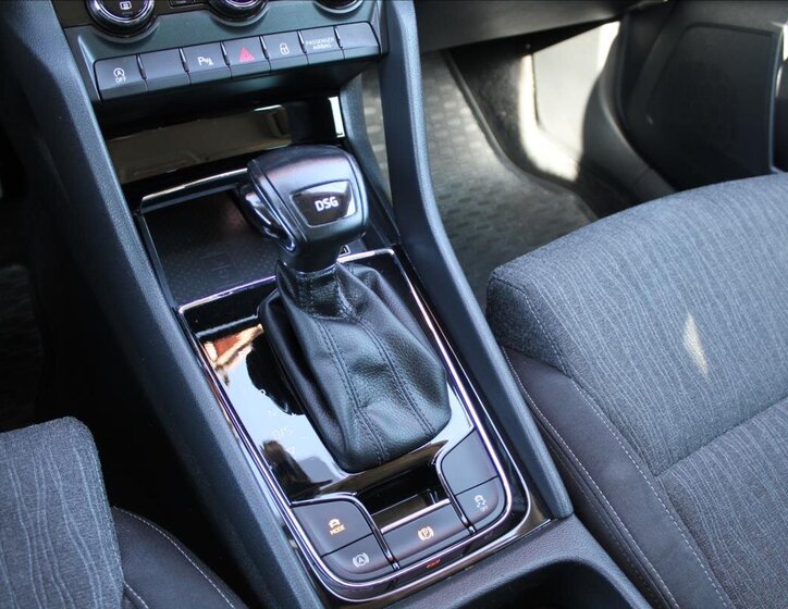 Škoda Karoq SUV / Terénní 1,5 l 110 kw