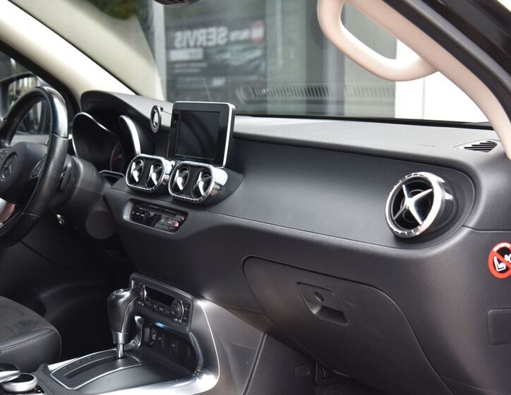 Mercedes-Benz Třídy X 21