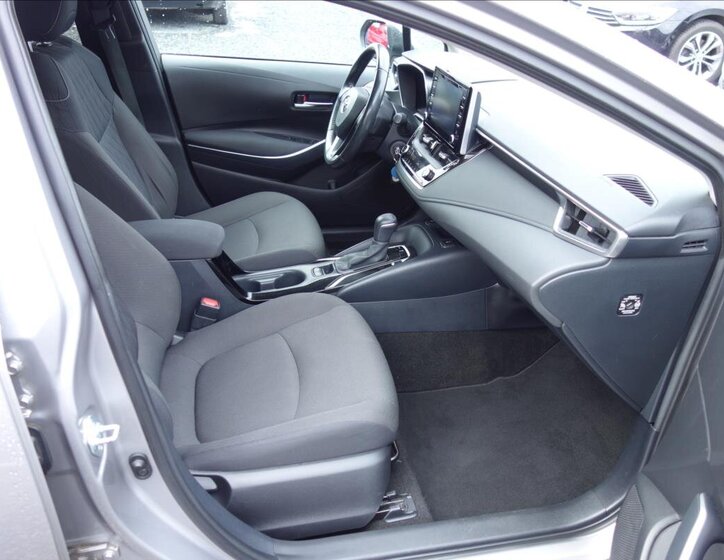 Toyota Corolla Sedan / Limuzína 1,6 l 97 kw