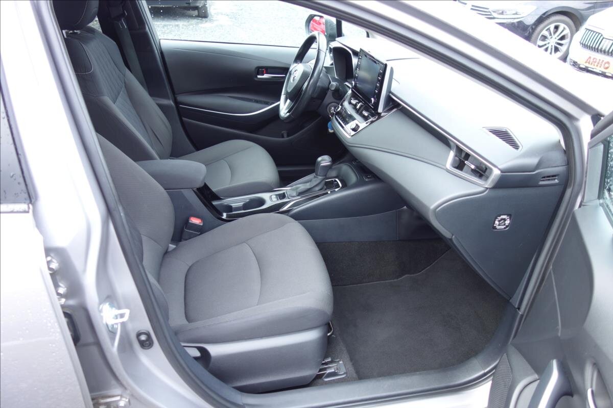 Toyota Corolla Sedan / Limuzína 1,6 l 97 kw