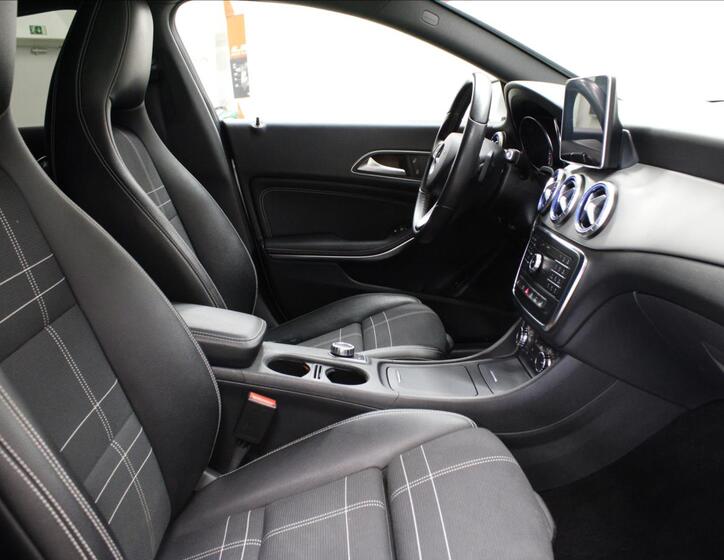 Mercedes-Benz CLA 11