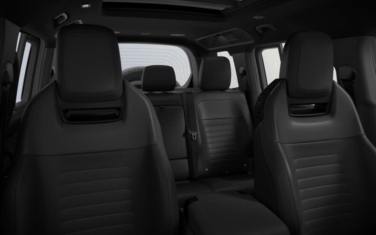 Land Rover Defender SUV / Terénní 4,4 l 467 kw