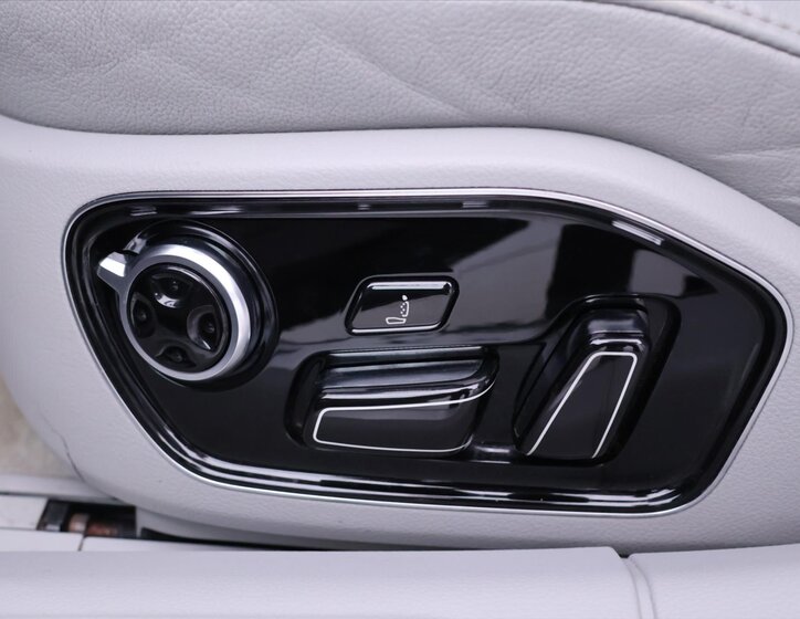 Audi A8 Sedan 4,2 l 273 kw