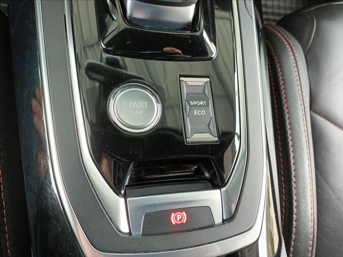 Peugeot 308 Hatchback 2,0 l 130 kw