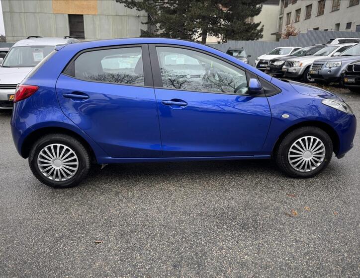 Mazda 2 4