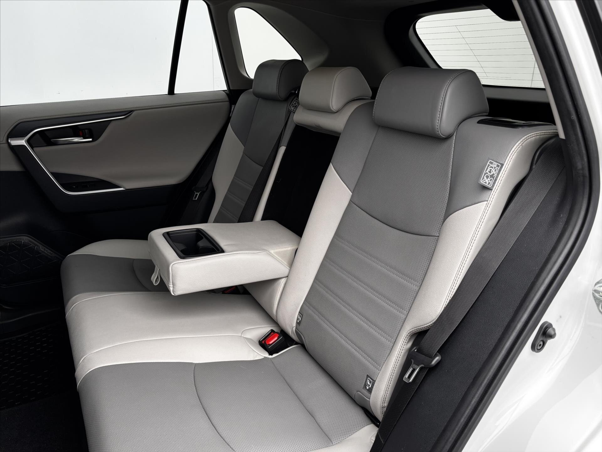 Toyota RAV4 SUV 2,5 l 131 kw