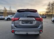 Mitsubishi Outlander 4