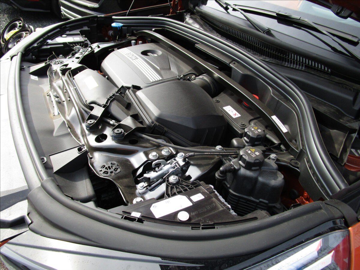 BMW X1 Kombi 1,5 l 110 kw