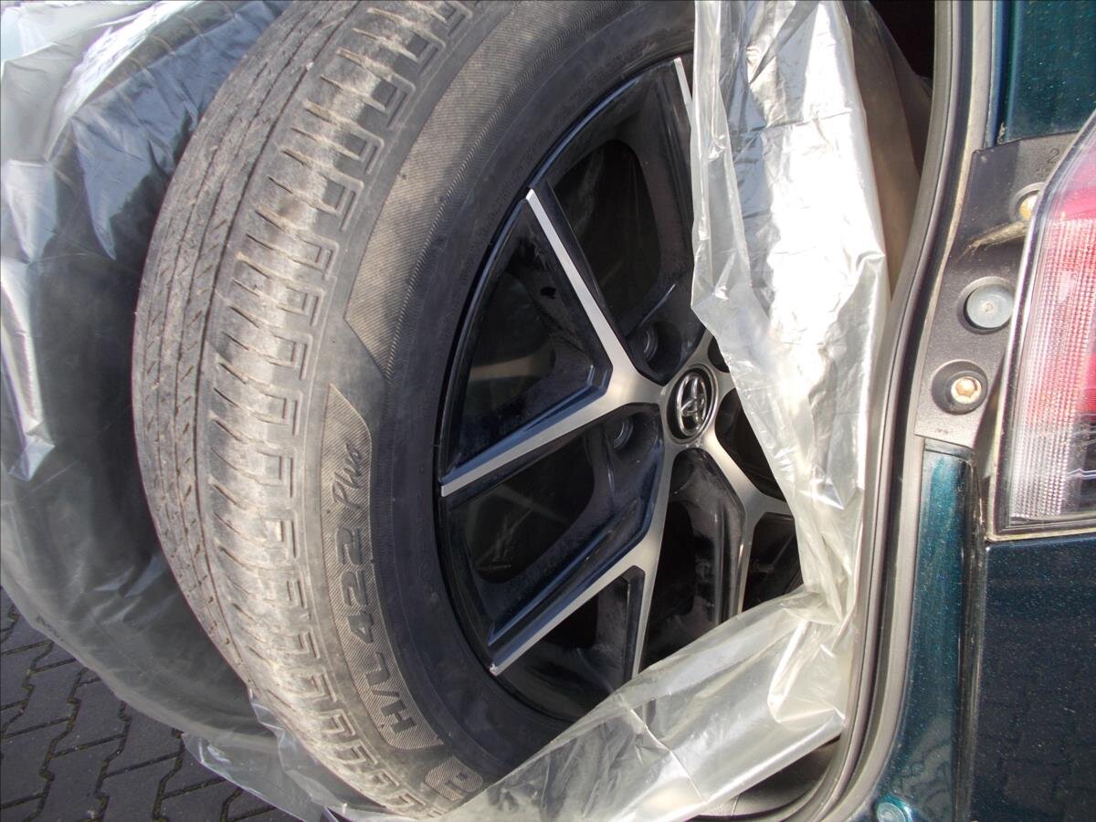 Toyota RAV4 SUV 2,5 l 114 kw