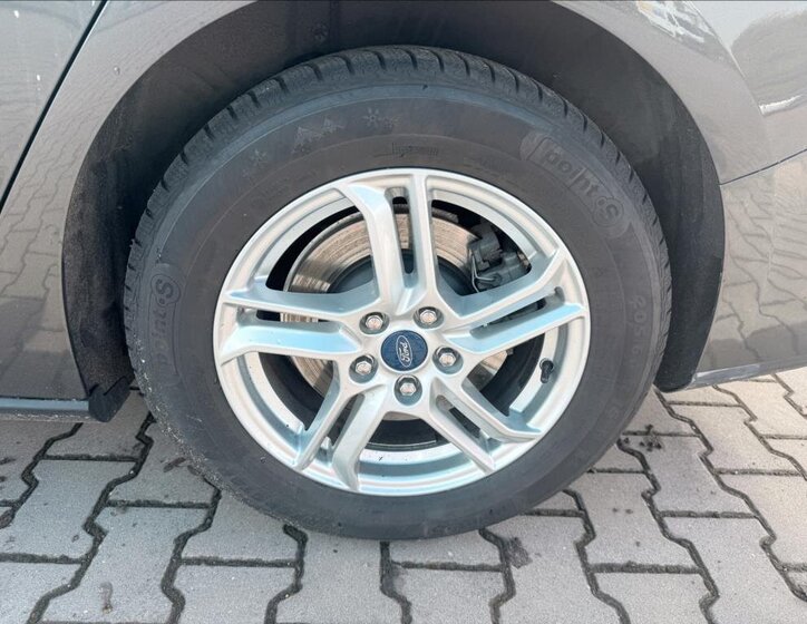 Ford Focus Kombi 999,0 92 kw