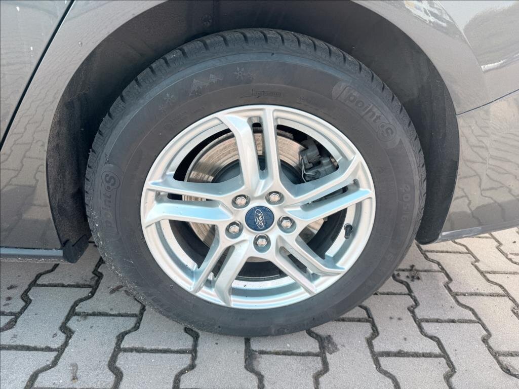 Ford Focus Kombi 999,0 92 kw