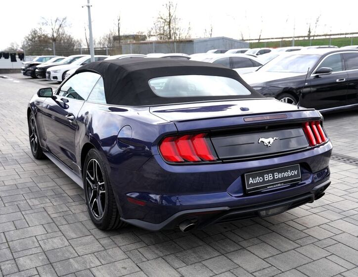 Ford Mustang 4