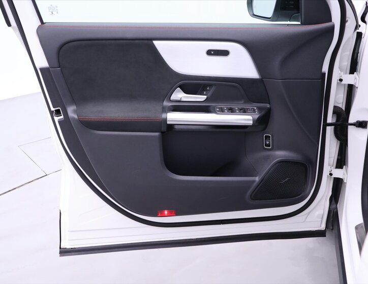 Mercedes-Benz EQA 12