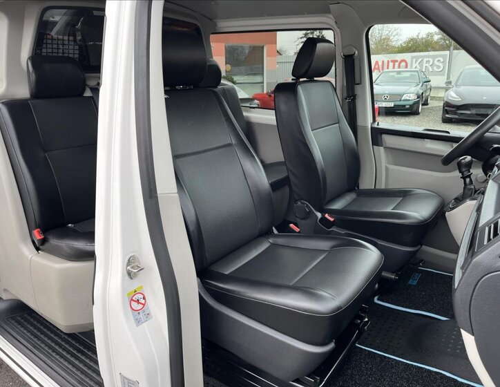 Volkswagen Transporter Kombi 2,0 l 62 kw