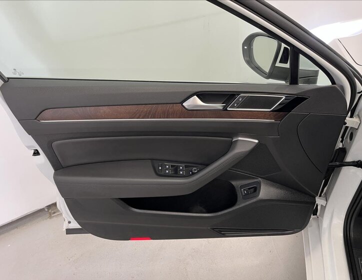 Volkswagen Passat Sedan / Limuzína 2,0 l 176 kw