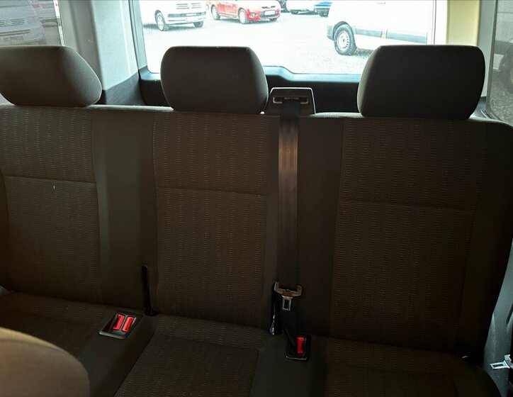 Volkswagen Caravelle 13