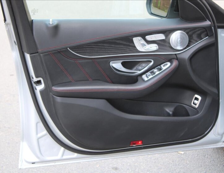 Mercedes-Benz Třídy C Sedan / Limuzína 3,0 l 270 kw