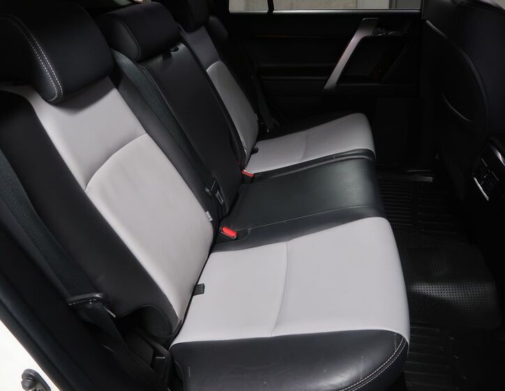 Toyota Land Cruiser 14