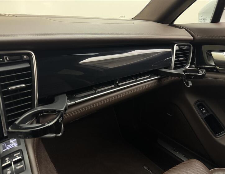 Porsche Panamera 26