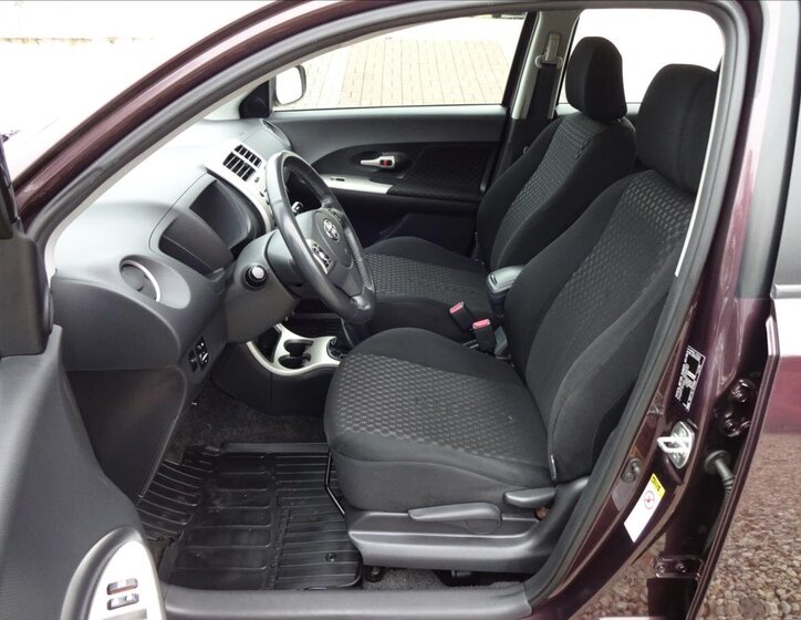 Toyota Urban Cruiser Hatchback 1,3 l 74 kw