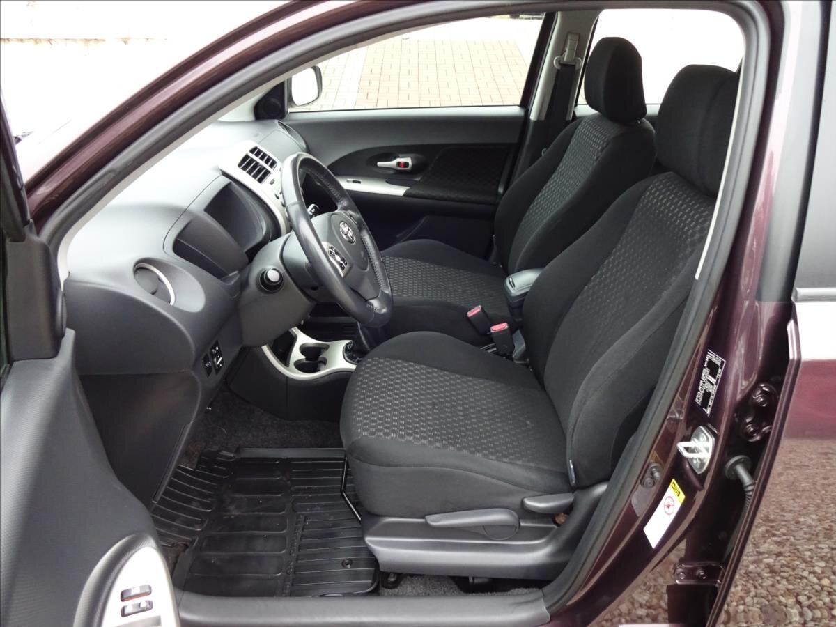 Toyota Urban Cruiser Hatchback 1,3 l 74 kw