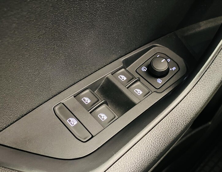 Škoda Karoq SUV / Terénní 1,5 l 110 kw