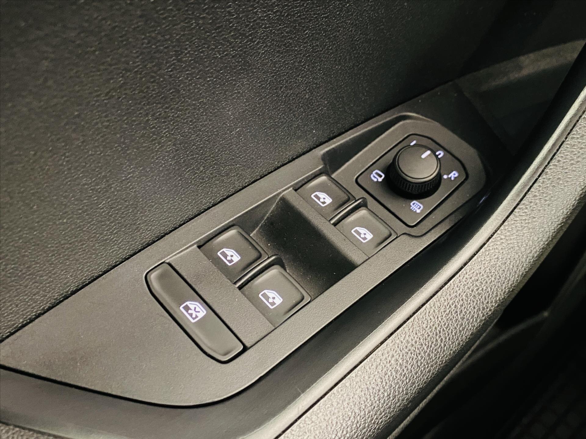 Škoda Karoq SUV / Terénní 1,5 l 110 kw