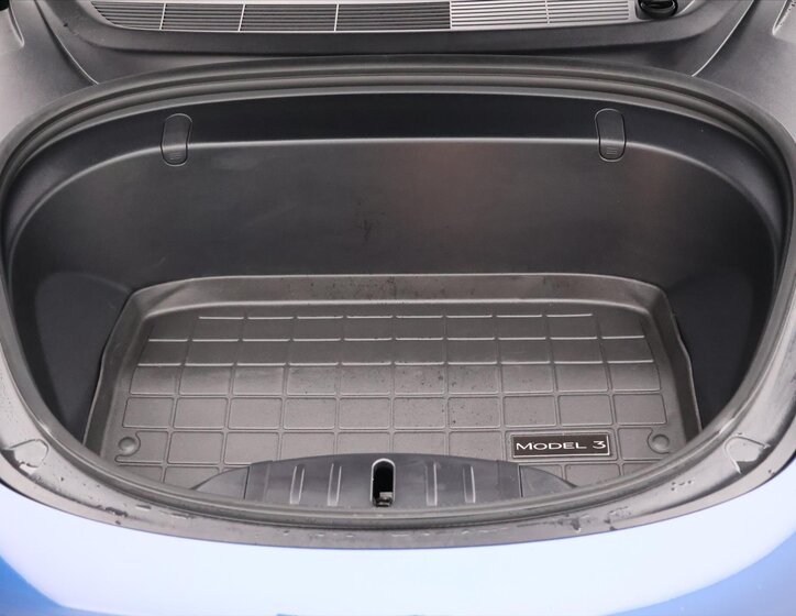 Tesla Model 3 Sedan / Limuzína 0,0 324 kw