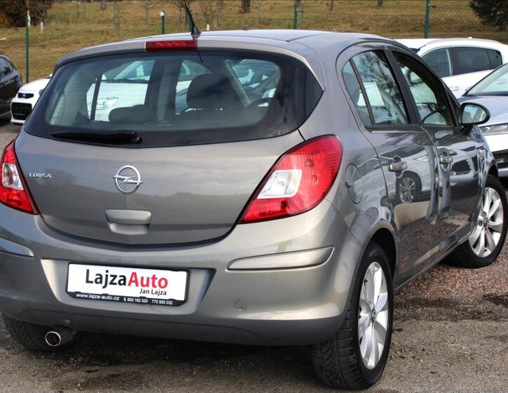 Opel Corsa Hatchback 1,4 l 64 kw