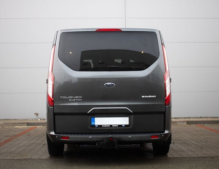 Ford Tourneo Custom 6