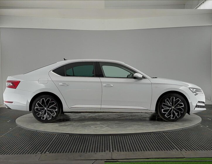 Škoda Superb Liftback 1,4 l 160 kw