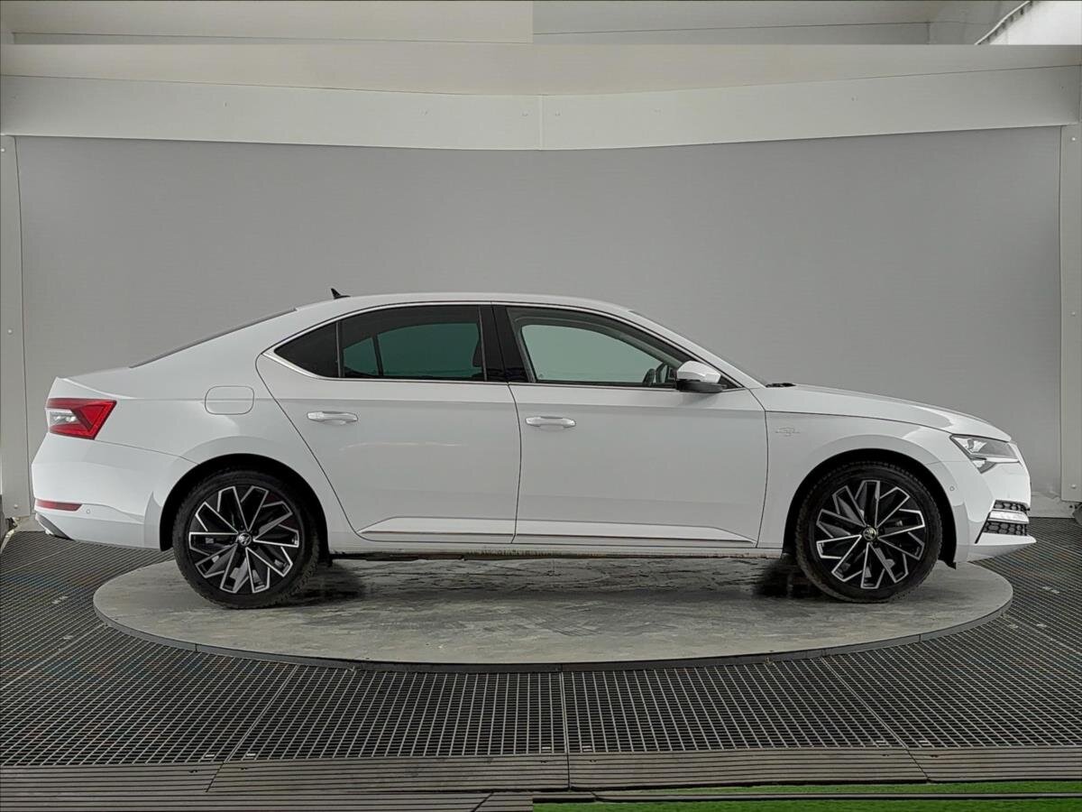 Škoda Superb Liftback 1,4 l 160 kw
