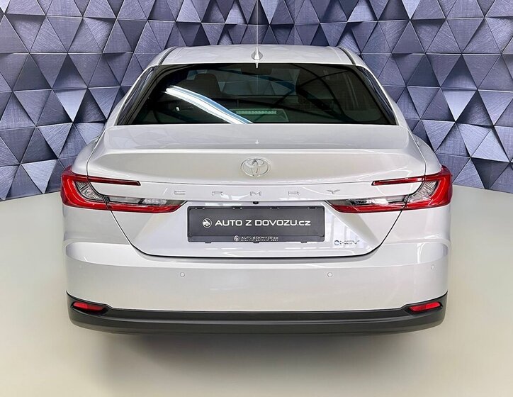 Toyota Camry Sedan / Limuzína 2,5 l 169 kw