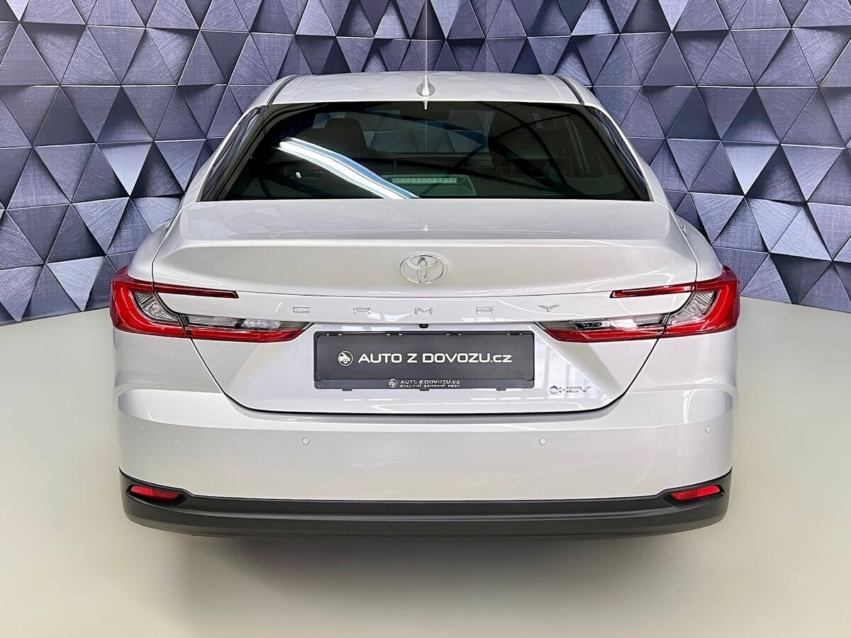 Toyota Camry Sedan / Limuzína 2,5 l 169 kw