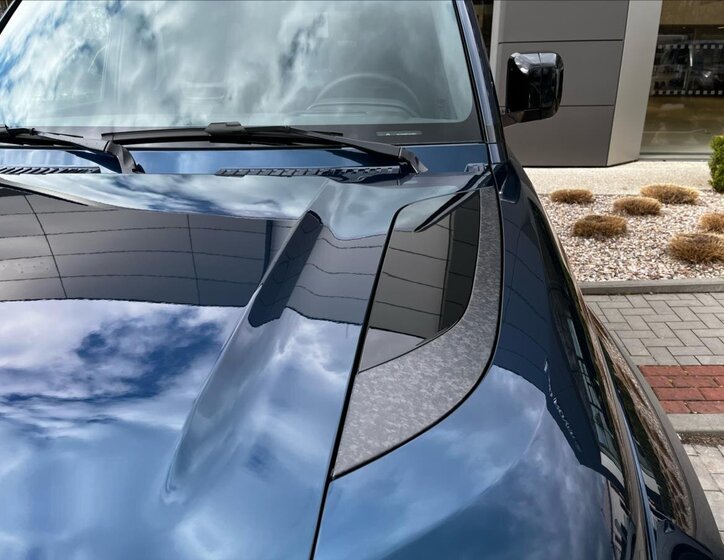 Land Rover Defender SUV / Terénní 4,4 l 467 kw