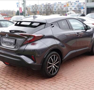 Toyota C-HR 4