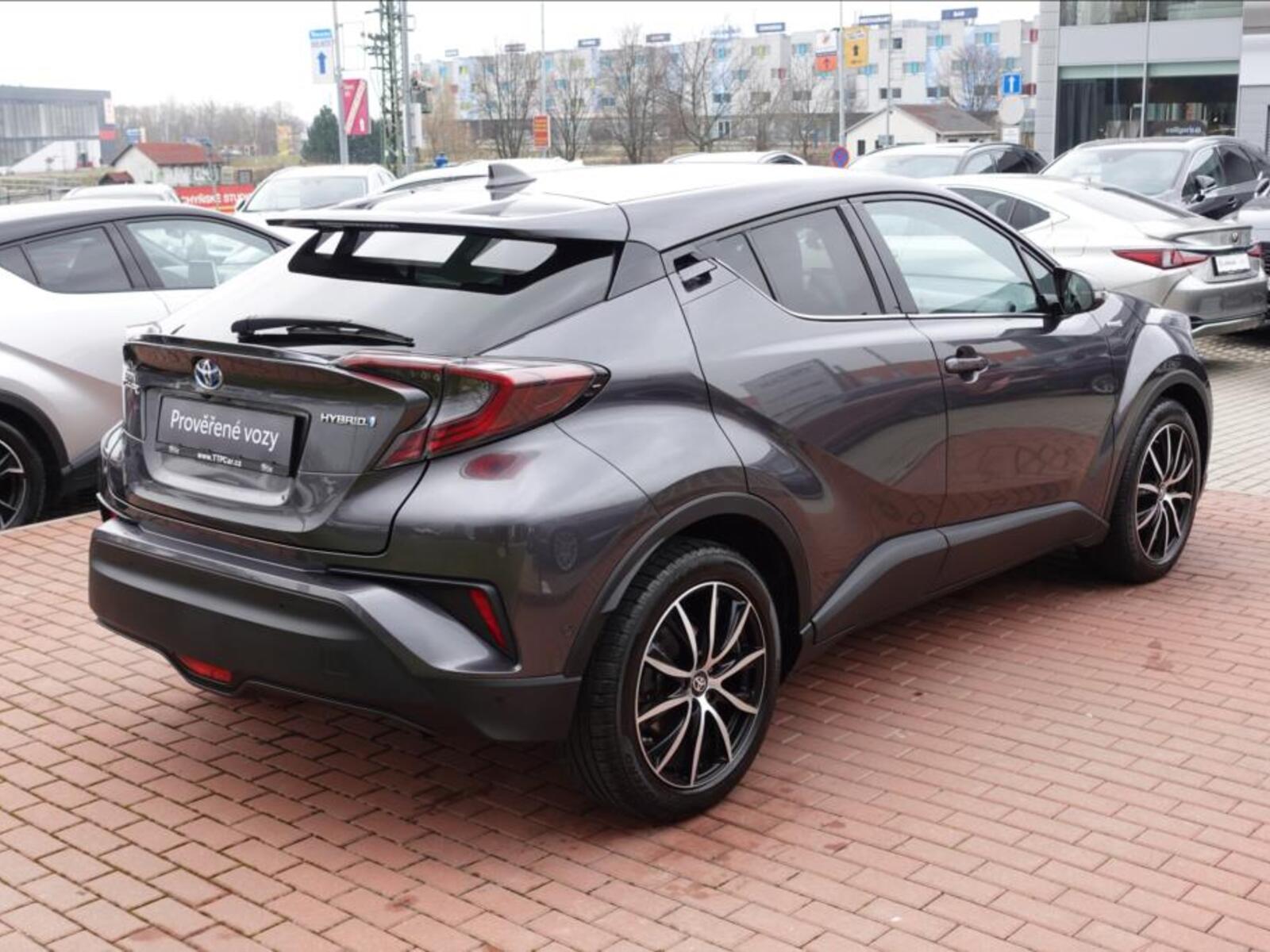 Toyota C-HR 4