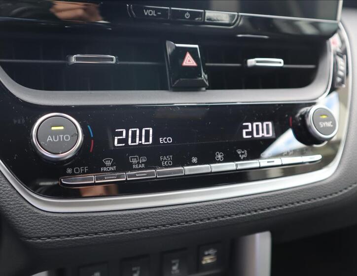 Toyota Corolla Cross 16