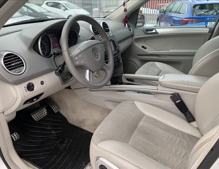 Mercedes-Benz Třídy M SUV 4,0 l 225 kw